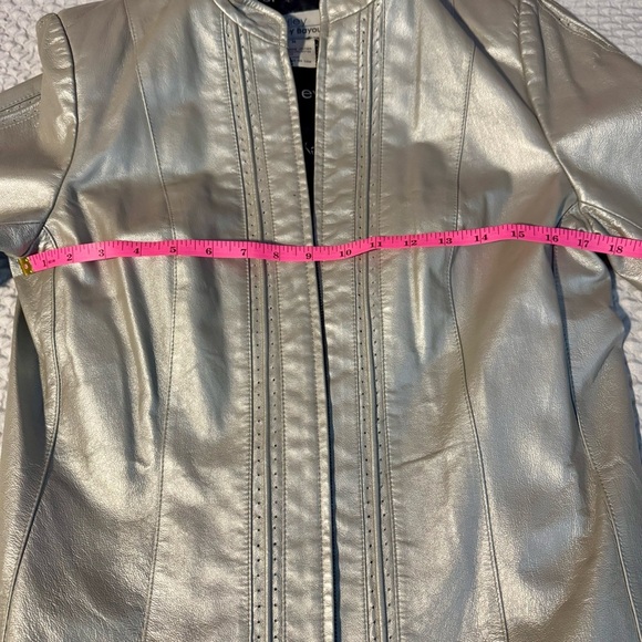 Vintage Women's Silver Leather Jacket | Good Vintage Condition - Picture 6 of 9